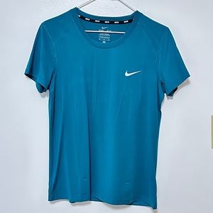 Nike Girls’ Legend Scoop DRI-FIT T-Shirt, ***NWT***